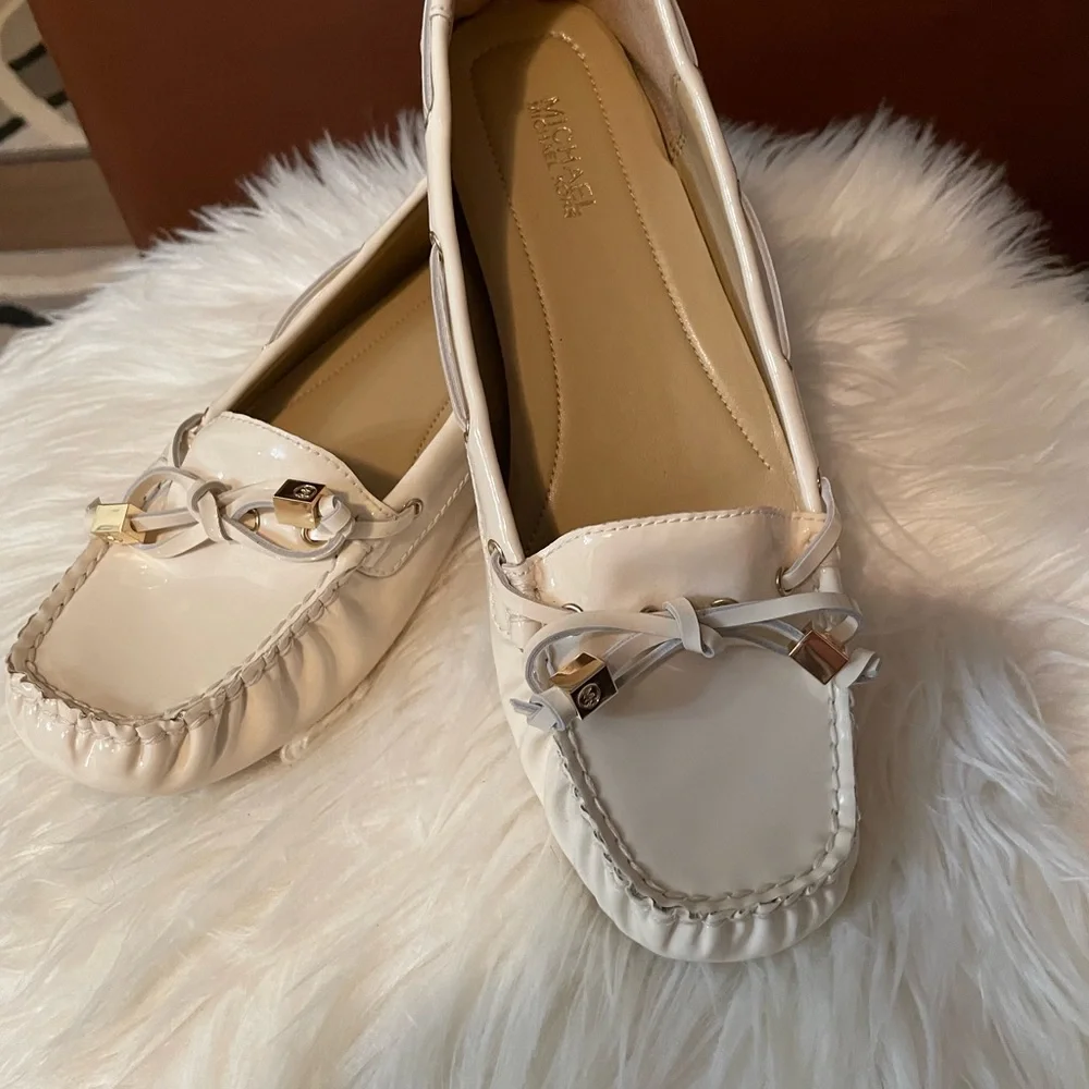 Michael Kors woman loft size 7M cream color - Picture 2 of 6
